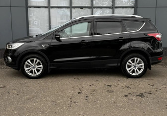 Подержанный автомобиль Ford Kuga 2019 года (6 фото)