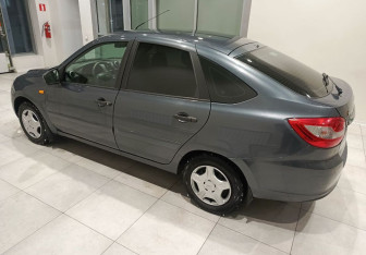 Подержанный автомобиль LADA (ВАЗ) Granta Liftback 2016 года (4 фото)