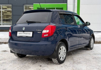 Подержанный автомобиль Skoda Fabia Hatchback 2012 года (5 фото)