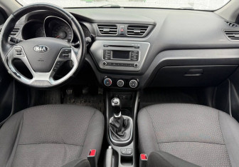 Подержанный автомобиль Kia Rio Sedan 2015 года (11 фото)