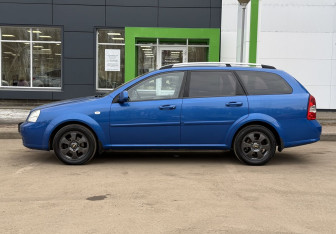 Подержанный автомобиль Chevrolet Lacetti Wagon 2011 года (8 фото)