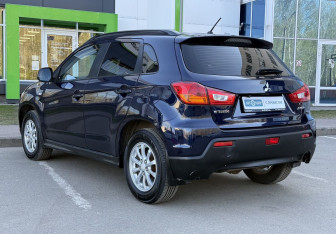 Подержанный автомобиль Mitsubishi ASX 2011 года (7 фото)