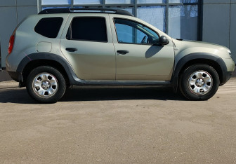 Подержанный автомобиль Renault Duster 2012 года (4 фото)