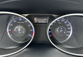 Подержанный автомобиль Hyundai ix35 2013 года (13 фото)