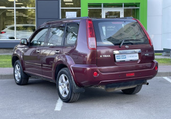 Подержанный автомобиль Nissan X-Trail 2006 года (7 фото)