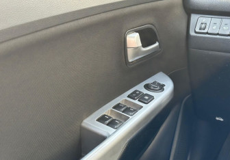 Подержанный автомобиль Kia Rio Hatchback 2015 года (14 фото)