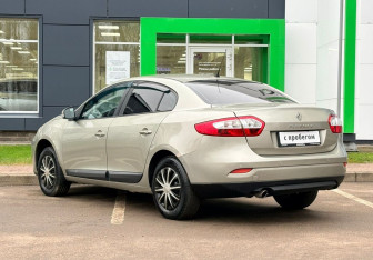 Подержанный автомобиль Renault Fluence 2013 года (6 фото)