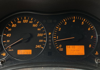 Подержанный автомобиль Toyota Avensis Sedan 2006 года (12 фото)