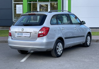 Подержанный автомобиль Skoda Fabia Wagon 2011 года (5 фото)