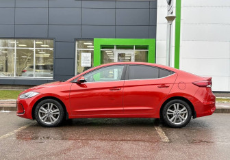 Подержанный автомобиль Hyundai Elantra Sedan 2016 года (8 фото)