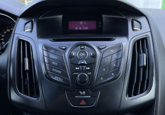 Подержанный автомобиль Ford Focus Sedan 2012 года (13 фото)