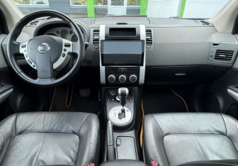 Подержанный автомобиль Nissan X-Trail 2008 года (9 фото)