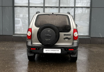 Подержанный автомобиль Chevrolet Niva 2013 года (5 фото)