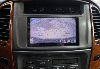 Подержанный автомобиль Toyota Land Cruiser Suv 2006 года (16 фото)