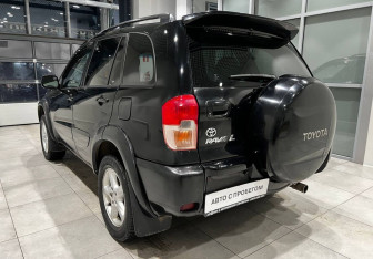 Подержанный автомобиль Toyota RAV4 2002 года (6 фото)