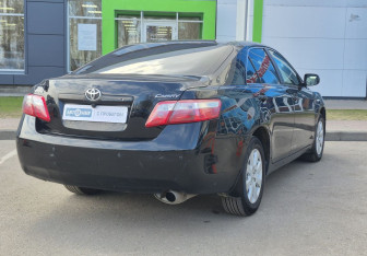 Подержанный автомобиль Toyota Camry Sedan 2006 года (5 фото)