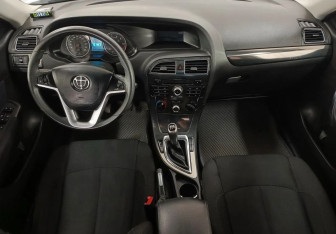 Подержанный автомобиль Brilliance V5 2014 года (10 фото)