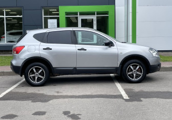 Подержанный автомобиль Nissan Qashqai 2008 года (4 фото)