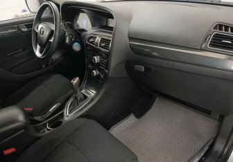 Подержанный автомобиль Brilliance V5 2014 года (11 фото)