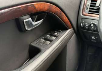 Подержанный автомобиль Volvo XC70 2011 года (15 фото)