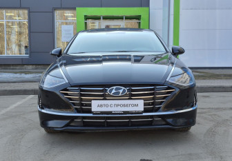 Подержанный автомобиль Hyundai Sonata 2019 года (2 фото)