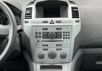 Подержанный автомобиль Opel Zafira Compactvan 2010 года (14 фото)