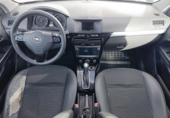 Подержанный автомобиль Opel Astra Hatchback 2007 года (9 фото)