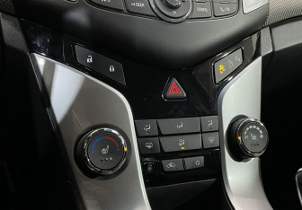 Подержанный автомобиль Chevrolet Cruze Sedan 2013 года (15 фото)