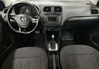Подержанный автомобиль Volkswagen Polo Sedan 2016 года (10 фото)