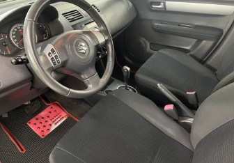 Подержанный автомобиль Suzuki Swift Hatchback 2007 года (10 фото)