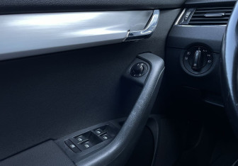 Подержанный автомобиль Skoda Octavia Liftback 2016 года (14 фото)