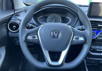 Подержанный автомобиль Changan Alsvin 2023 года (13 фото)