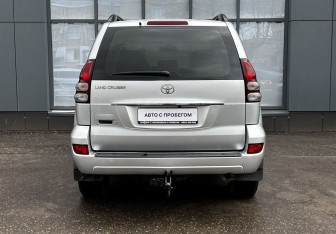 Подержанный автомобиль Toyota Land Cruiser Prado 2007 года (7 фото)