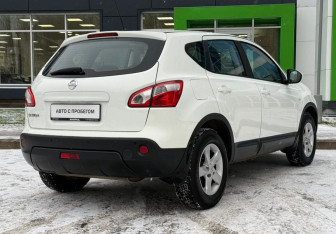Подержанный автомобиль Nissan Qashqai 2010 года (5 фото)