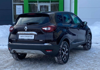Подержанный автомобиль Renault Kaptur 2017 года (6 фото)