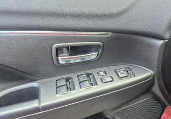 Подержанный автомобиль Mitsubishi ASX 2014 года (11 фото)