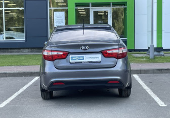 Подержанный автомобиль Kia Rio Sedan 2013 года (6 фото)