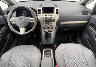 Подержанный автомобиль Opel Zafira Compactvan 2008 года (10 фото)