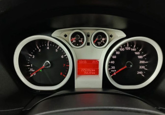 Подержанный автомобиль Ford Focus Hatchback 2010 года (12 фото)