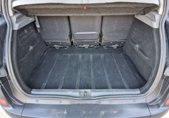 Подержанный автомобиль Renault Scenic 2008 года (13 фото)