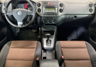 Подержанный автомобиль Volkswagen Tiguan 2008 года (9 фото)