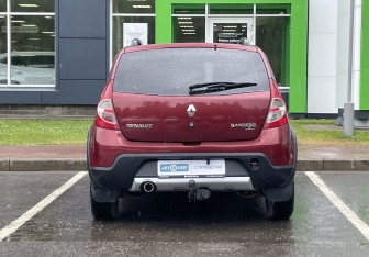 Подержанный автомобиль Renault Sandero 2012 года (6 фото)