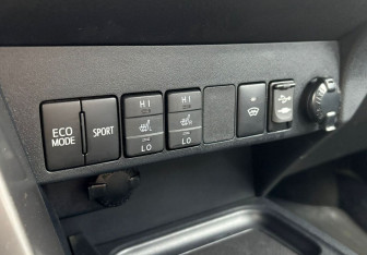 Подержанный автомобиль Toyota RAV4 2016 года (15 фото)