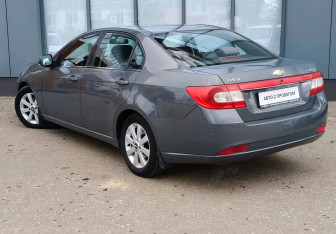 Подержанный автомобиль Chevrolet Epica 2011 года (8 фото)