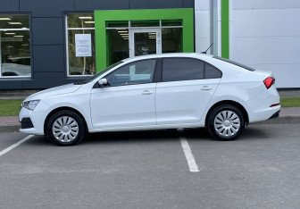 Подержанный автомобиль Skoda Rapid Liftback 2021 года (8 фото)