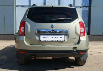 Подержанный автомобиль Renault Duster 2012 года (6 фото)
