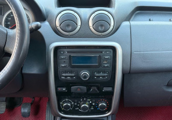 Подержанный автомобиль Renault Duster 2014 года (13 фото)