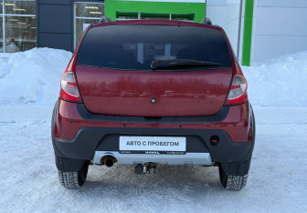 Подержанный автомобиль Renault Sandero 2011 года (7 фото)