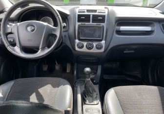 Подержанный автомобиль Kia Sportage 2006 года (9 фото)