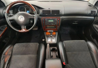 Подержанный автомобиль Volkswagen Passat Sedan 2002 года (11 фото)